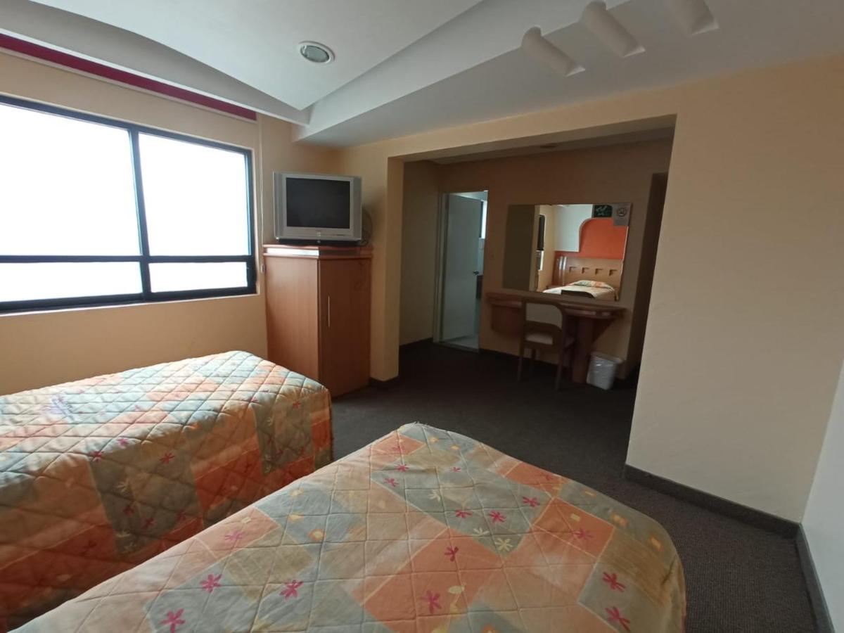 Hotel Terminal De Puebla de Zaragoza Esterno foto